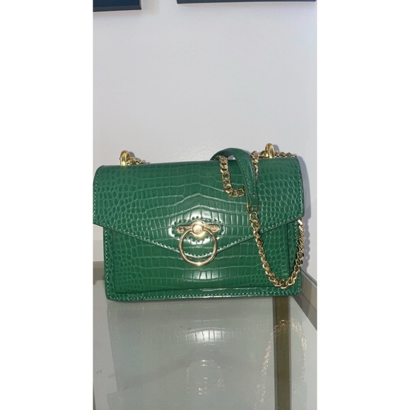 JW PEl | The Envelope Chain Crossbody Bag | 
Green Croc style | Vegan Leather | - Picture 4 of 6